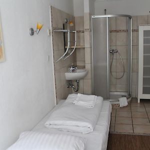 Zimmer mit zwei Einzelbetten